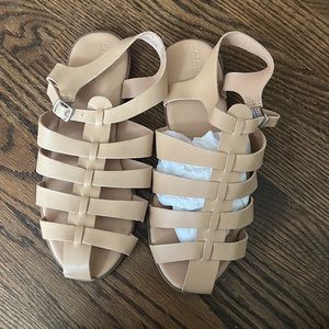 Brand new kids size 5 sandals from old navy
